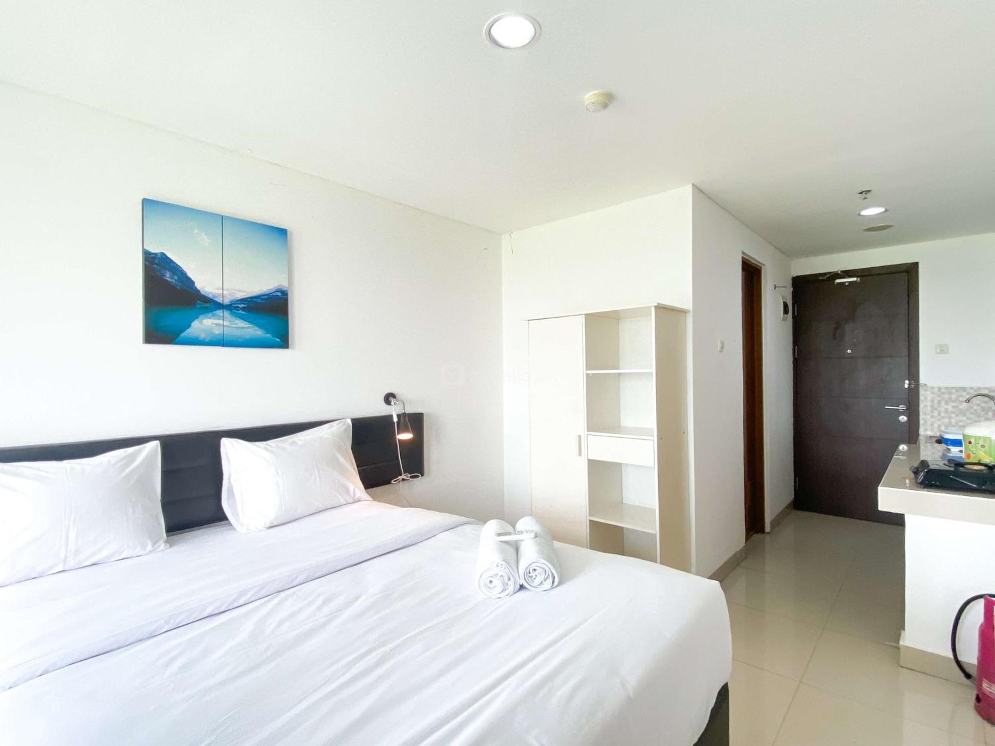 Restful And Comfy Studio Enviro Apartment By Travelio Cikarang Exterior photo